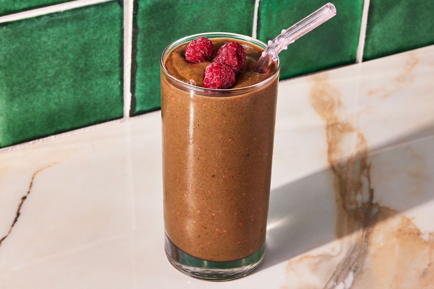 The Anti-Inflammatory Raspberry & Spinach Smoothie You’ll Make Again and Again