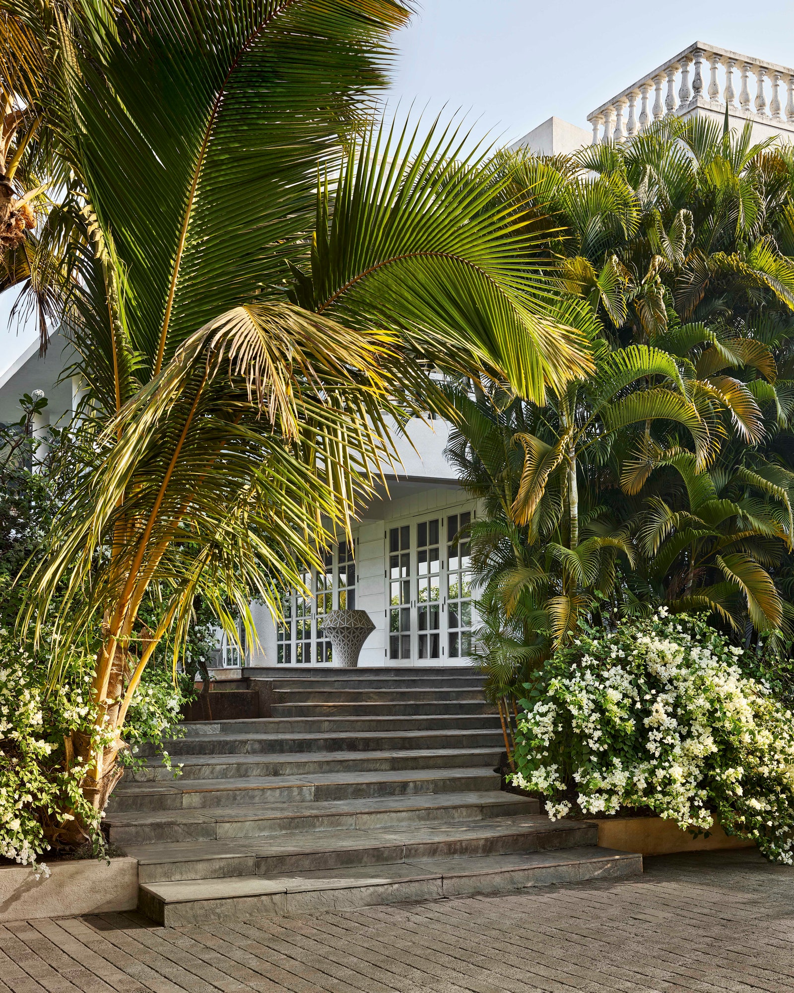 Tour fashion designer Nandita Mahtani’s gorgeous poolside home in Alibag