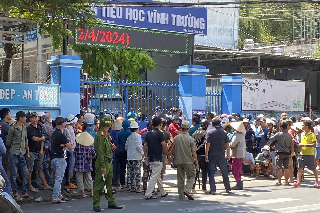 Vụ nữ sinh Nha Trang tử vong: Tiếp tục tăng số học sinh nhập viện