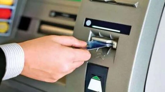 ATM मशीन के पास की गई एक गलती से हो जाएंगे कंगाल, भयंकर स्कैम चल रहा है