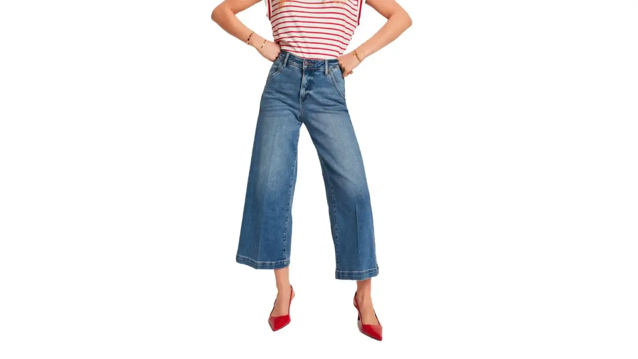 A person Vici Drew Cropped Wide Leg Jeans.