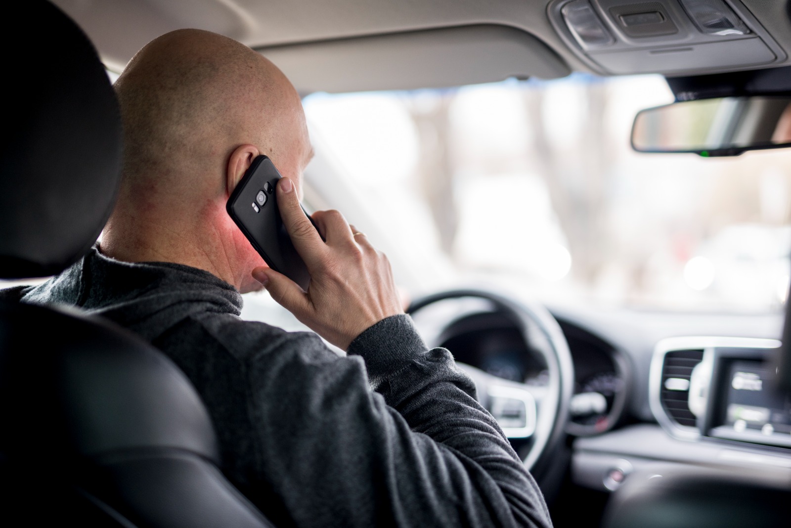 Nova tecnologia vai pedir para motorista abaixar celular