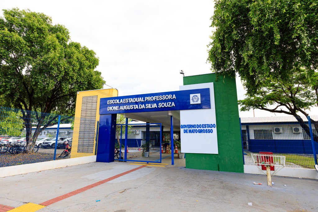 Escolas estaduais em Cuiabá recebem investimentos em infraestrutura e tecnologia