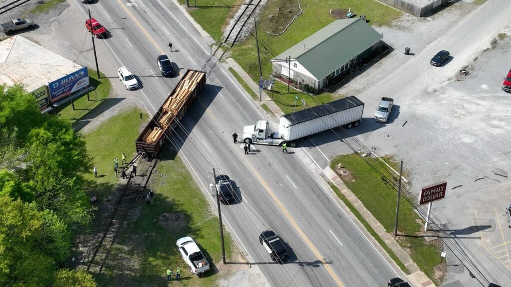 Railroad car blocks intersection in Calera