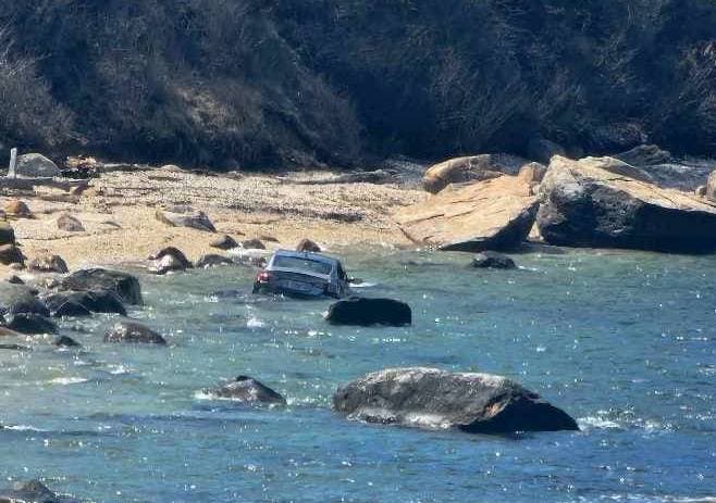 Car Plunges Into Water At 67 Steps After High-Speed Chase: PD