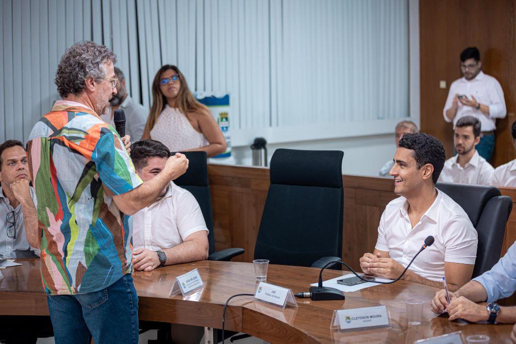 JHC se reúne com ex-secretário de Cultura e Desenvolvimento Social de Medellín para debater ações em Maceió