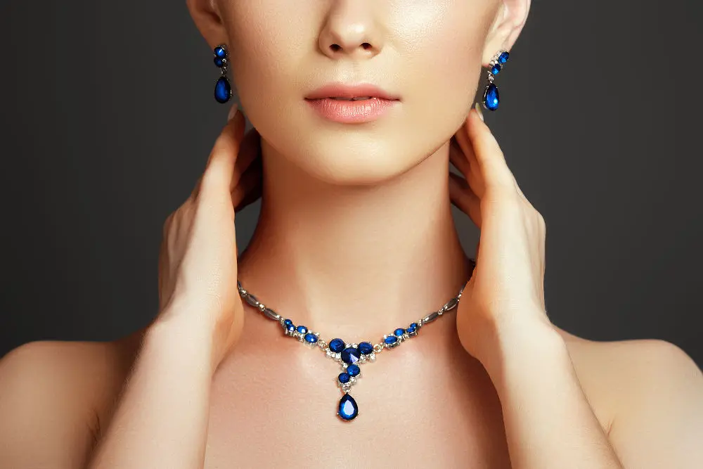 Elegant fashionable woman with jewelry. Beautiful woman with a sapphire necklace