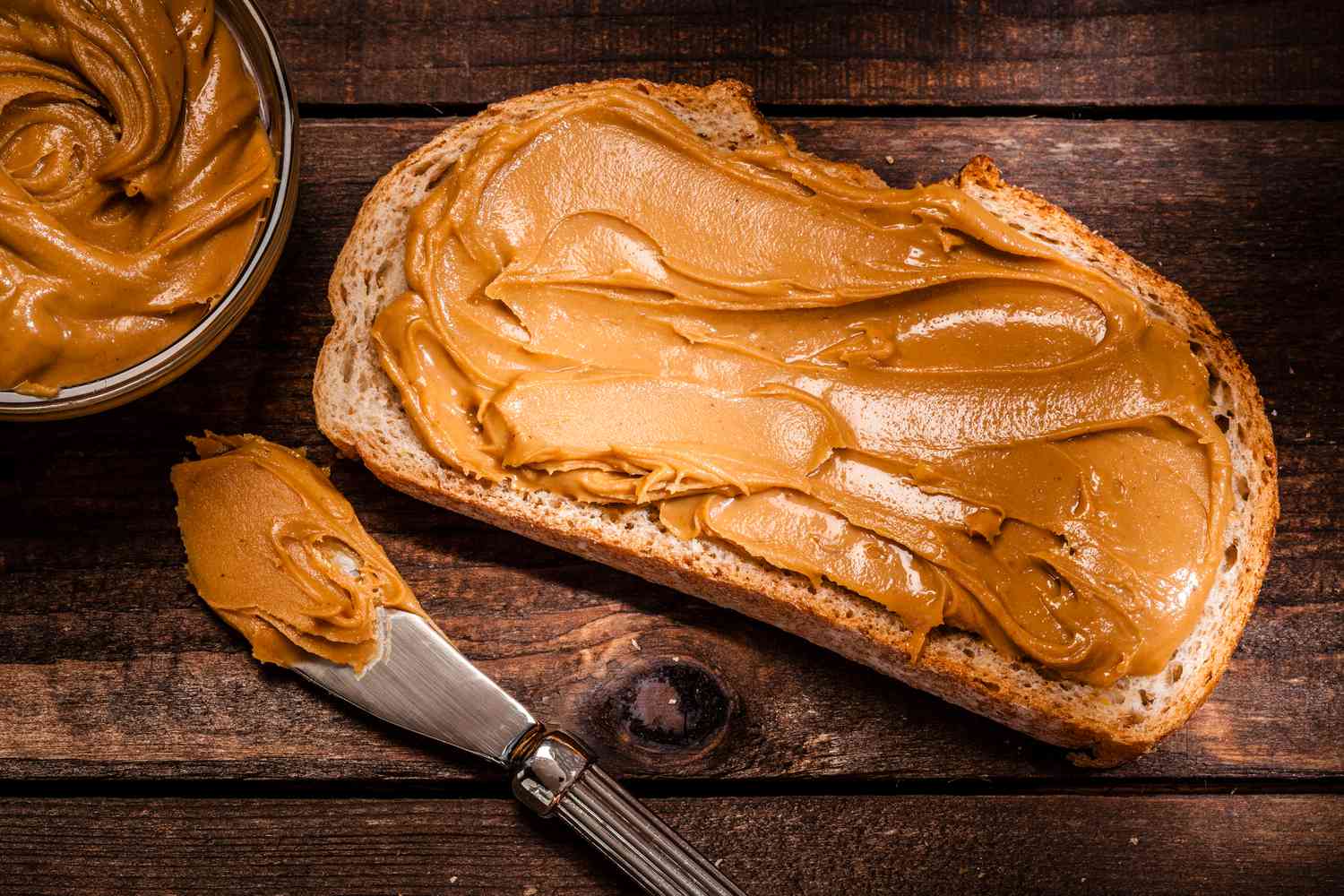 How to Choose The Healthiest Peanut Butter, According to Dietitians