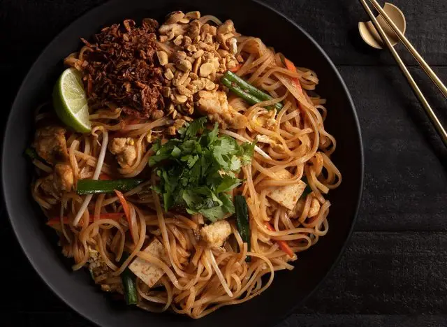 pf changs chicken pad thai