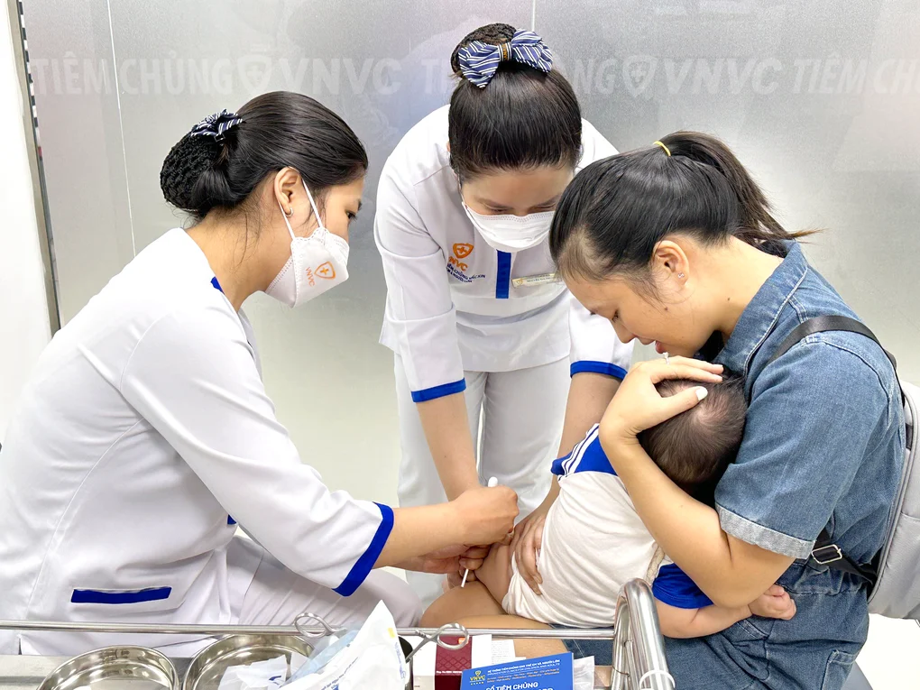 Bé gái ở Tây Ninh nguy kịch do não mô cầu nhóm B chưa tiêm vaccine - 2