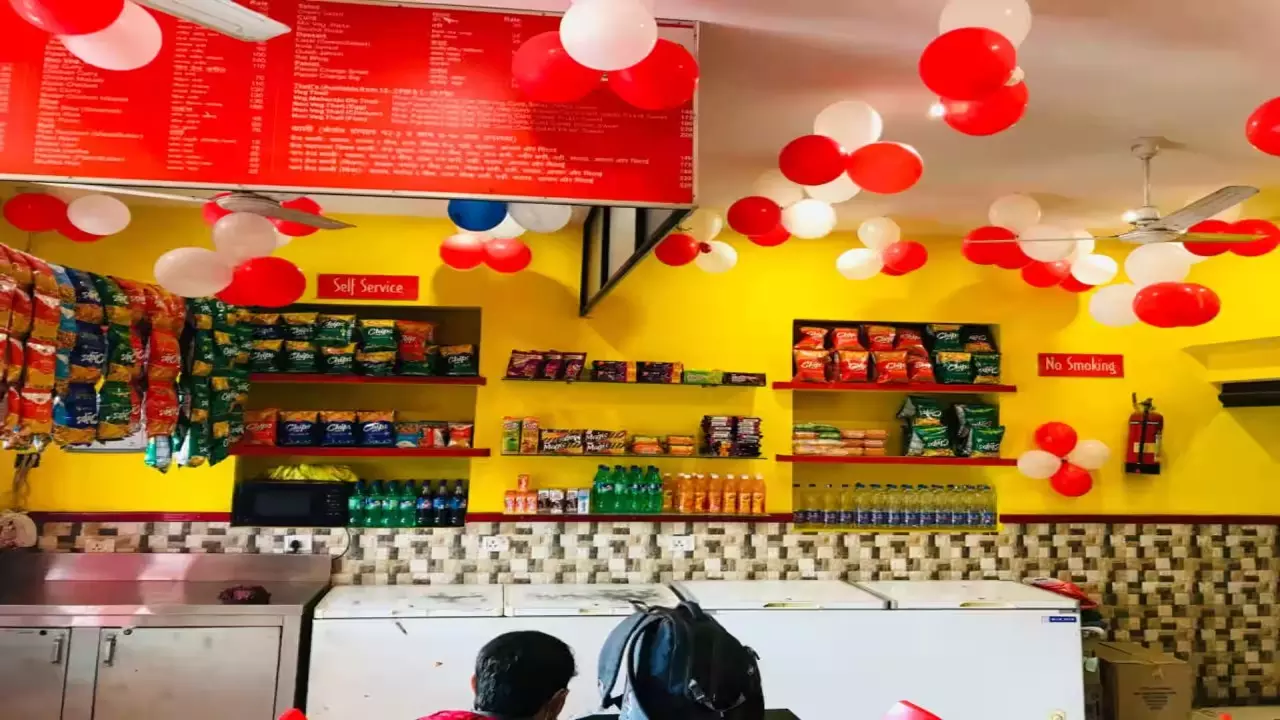 Famous Fast Food in Bihar: बिहार के बक्सर में यहां है फेमस फास्ट फूड प्वाइंट, यहां लें बेहतरीन स्वाद का आनंद | News Track in Hindi