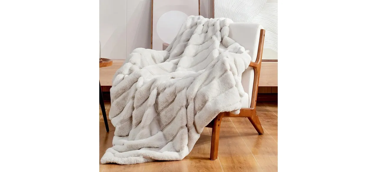 Cozy Bliss Faux Fur Throw Blanket