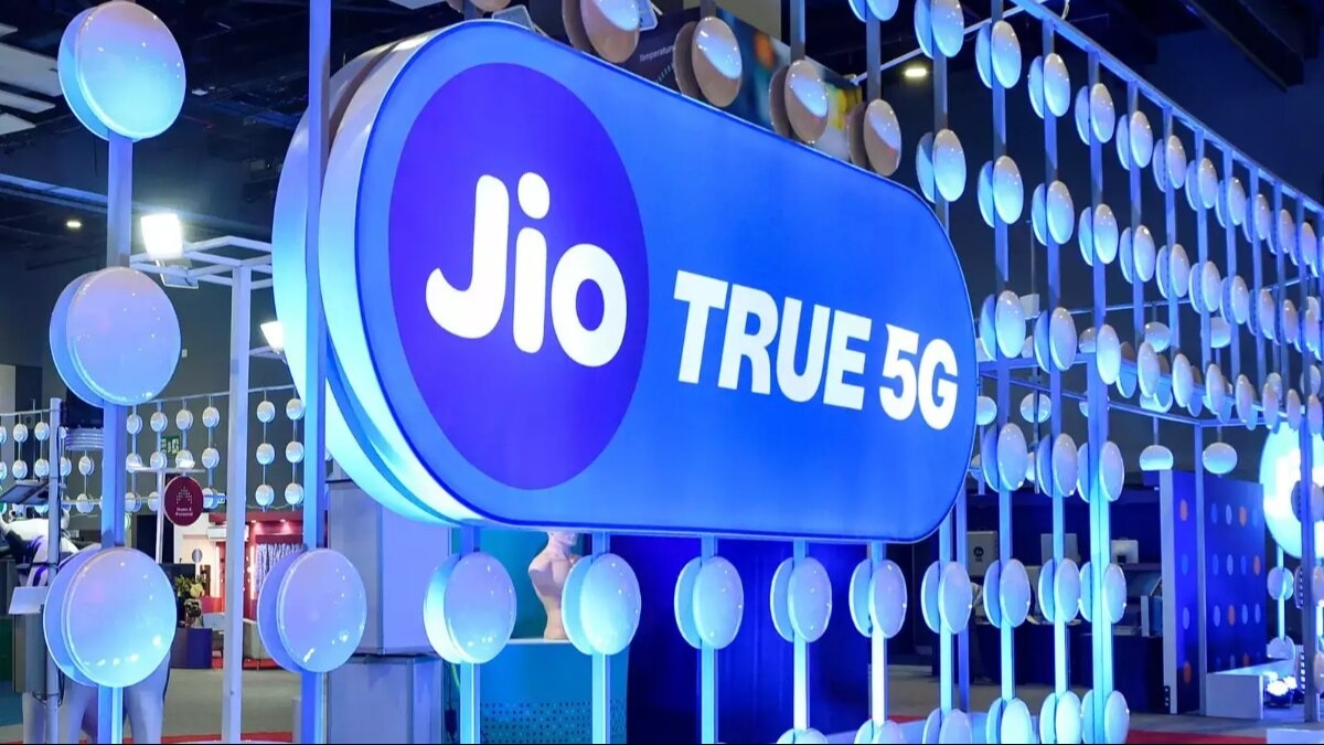 Jio Down: मोबाइल इंटरनेट और Jio Fiber की सर्विस ठप, यूजर्स हुए परेशान, X पर की शिकायत