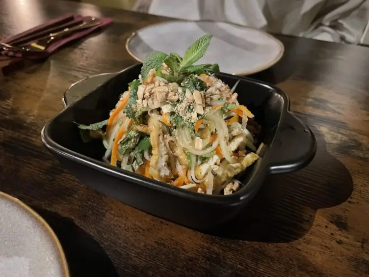 The vegetarian green papaya salad. 