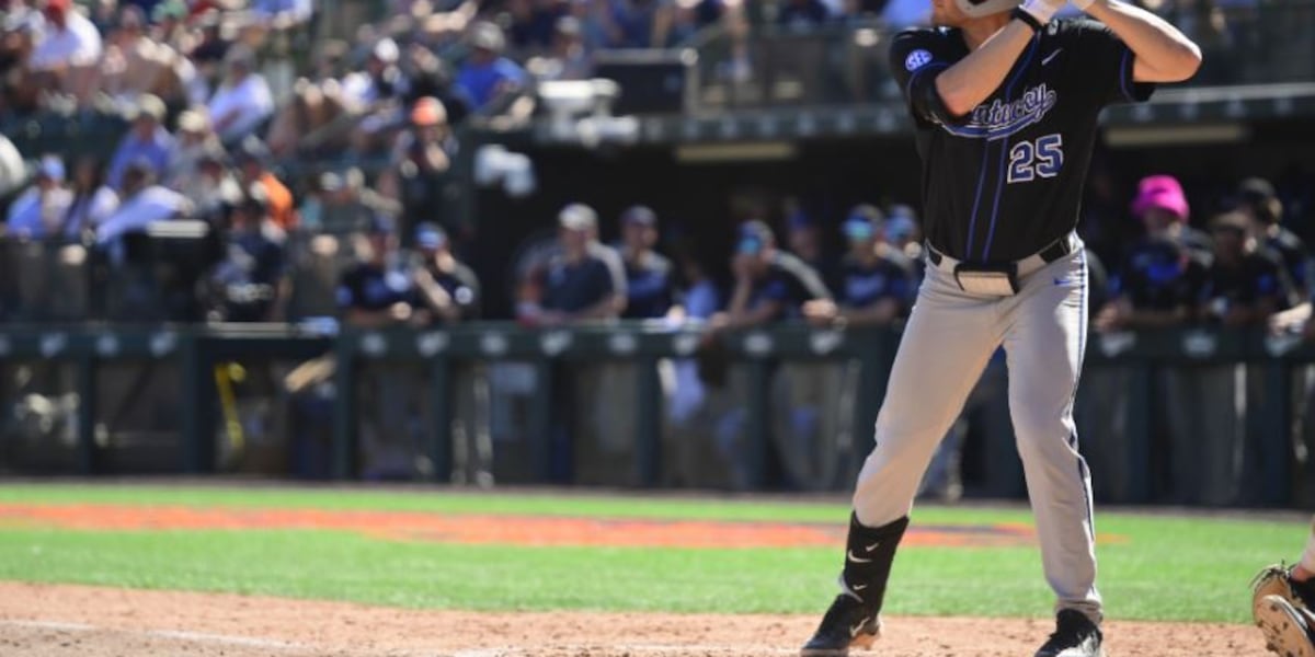 Cats sweep Auburn in comeback fashion