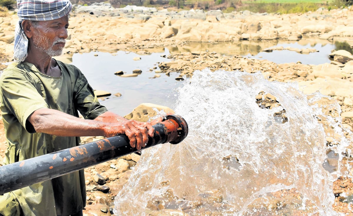 Karnataka farmer becomes lifeline for wildlife by pumping water to dry stream