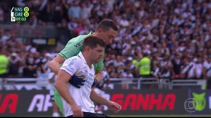 Kannemann, do Grêmio, estreia nova regra de substituição extra por concussão no Brasileirão