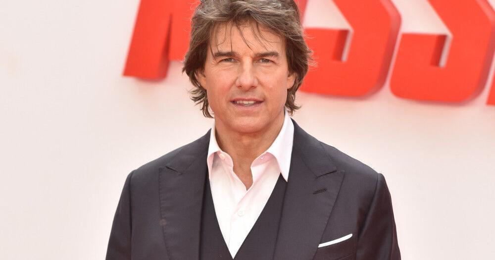 Tom Cruise gave Dakota Fanning her first mobile phone