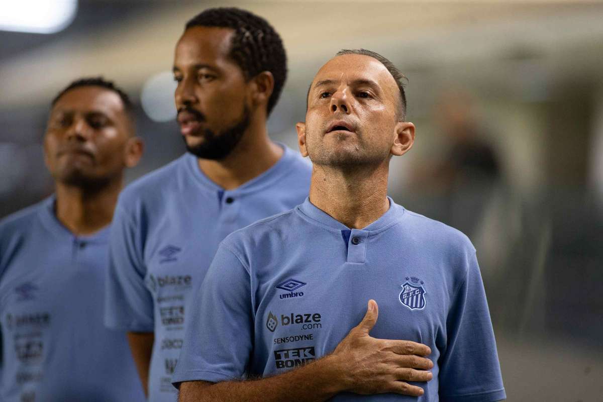 Kleiton Lima é afastado do cargo de técnico do Santos