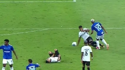 Veja revisão do VAR em expulsão de Barboza em Cruzeiro 3 x 2 Botafogo