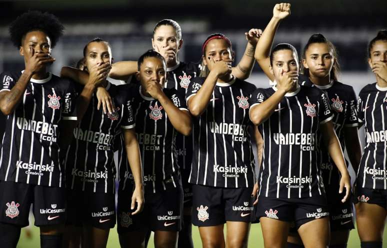 Futebol masculino precisa evoluir muito para se equiparar ao feminino