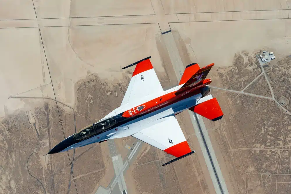 Artificial intelligence commands plane and wins fight against human-piloted F-16 in the USA