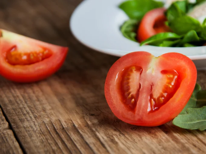 cut tomato seeds