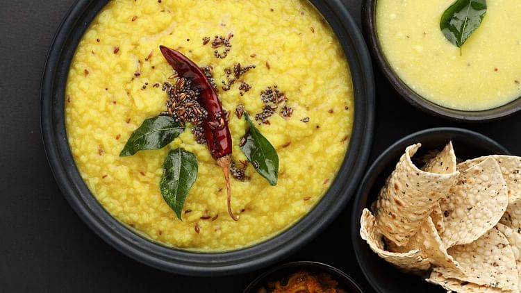 Khichdi Recipe: गर्मी में हो गया है पेट खराब तो बनाकर खाएं खिचड़ी, रायते के साथ खाना रहेगा फायदेमंद