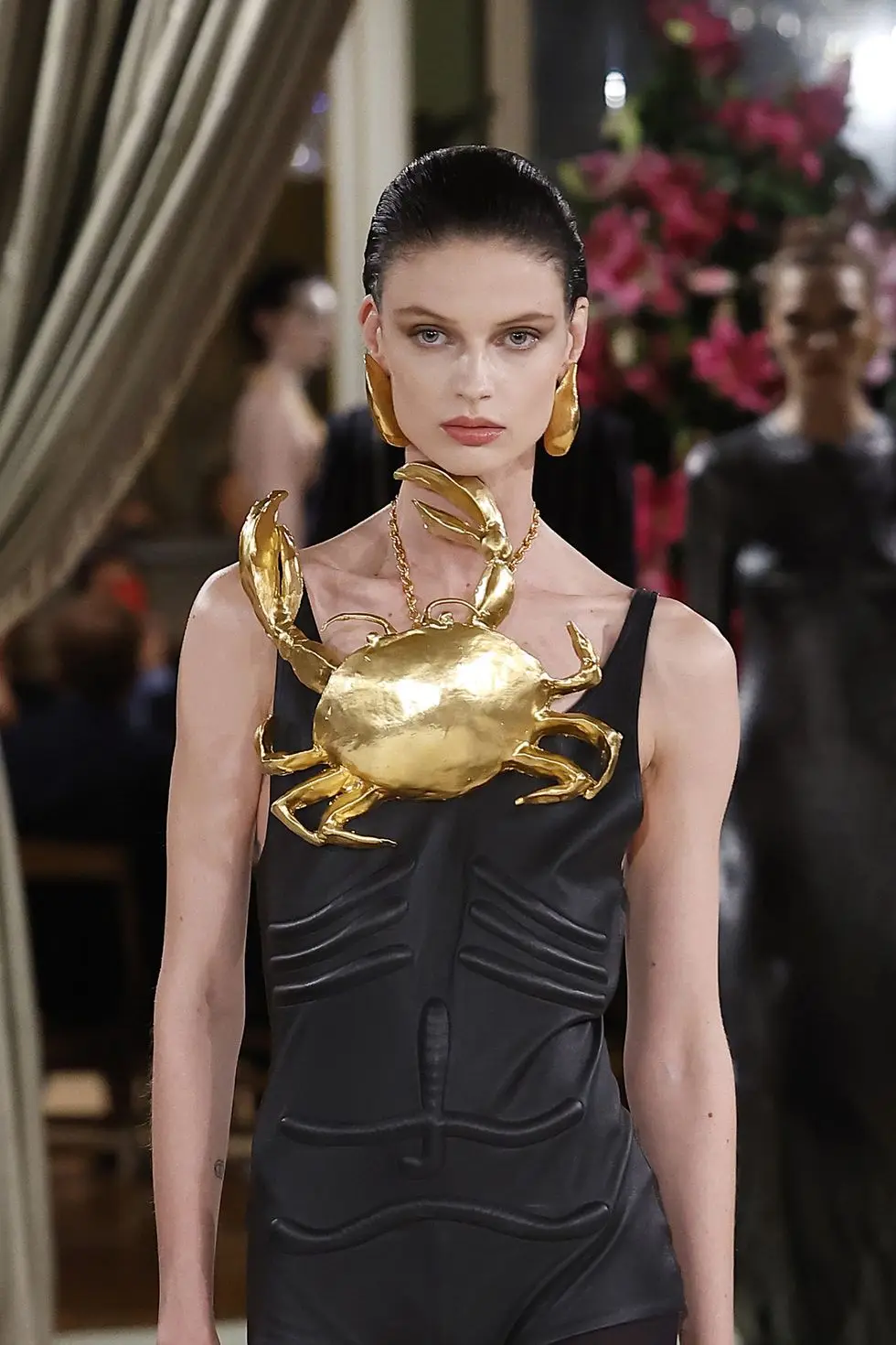 schiaparelli  runway paris fashion week womenswear springsummer 2024