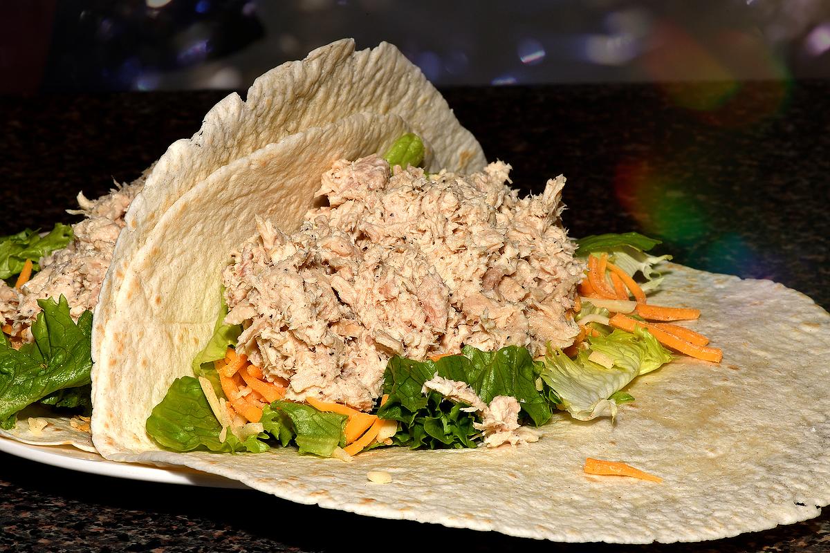 The easy tuna salad wrap is sweet, salty, creamy, tangy and fresh tasting. The combination of flavors and textures is incredible.   #30Seconds #tunasalad #tuna #wraps #healthyfood #mediterraneandiet #food #recipe #yum #delicious @donnas92