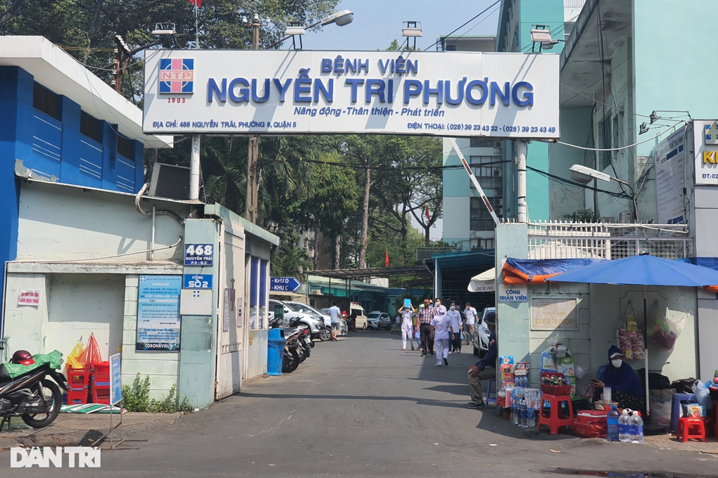 TPHCM: Cấp cứu chiến sĩ công an, dân quân bị đâm nguy kịch