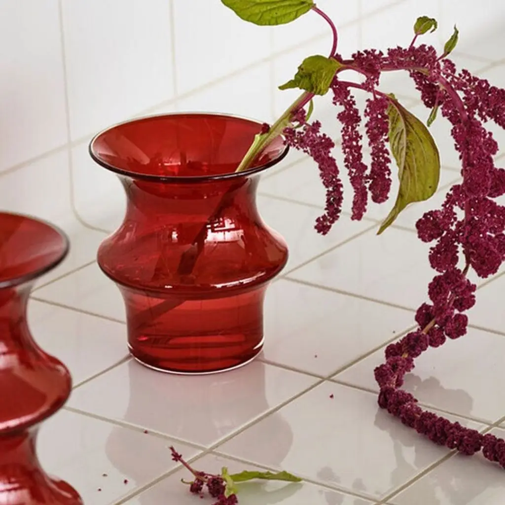A red vase.