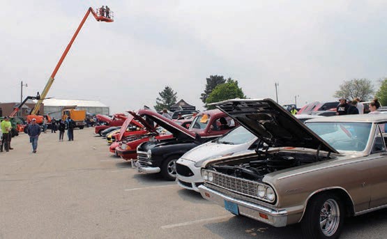 Auto tech classes host show