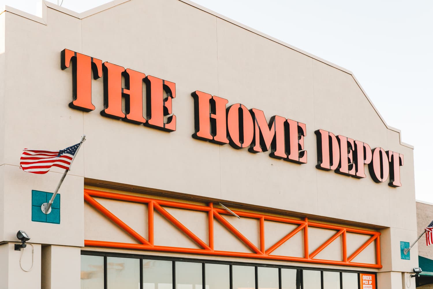 The 10 Biggest Can’t-Miss Deals from The Home Depot’s “Decor Days” Sale