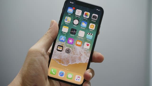 iPhone Expiry Date: बस इतने साल चलता है आईफोन, जानें कब तक सेफ चलेगा आपका फोन