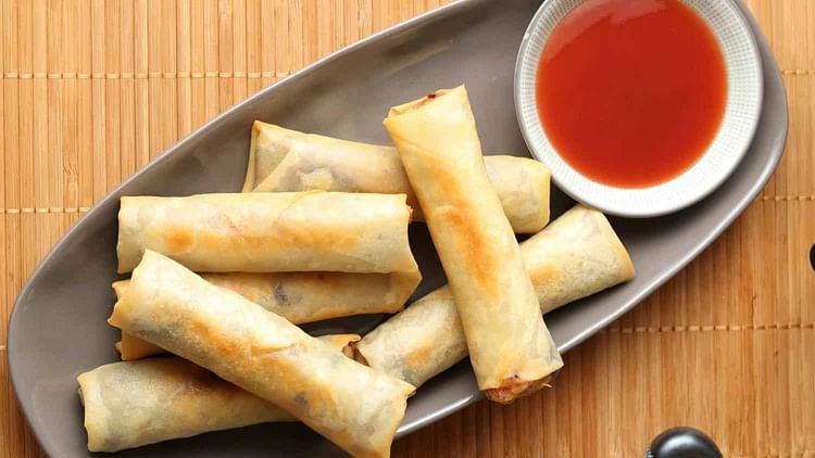 Spring Roll Sheet: घर पर बनानी है बाजार के जैसी स्प्रिंग रोल शीट तो ये तरीका अपनाएं