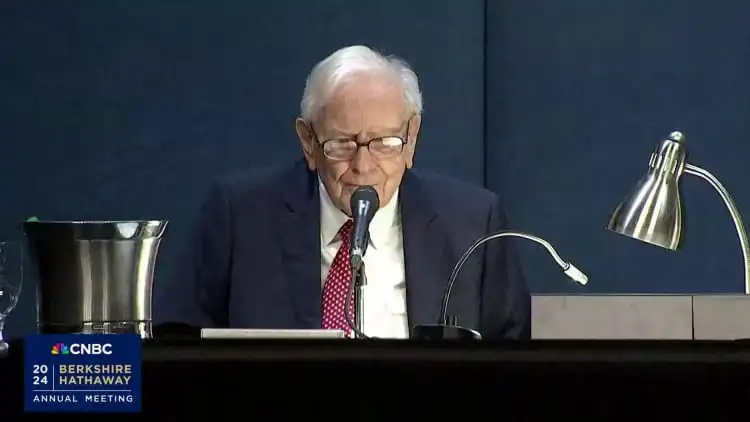 Buffett on Berkshire's $188 billion cash pile: 'We only swing at pitches we like'