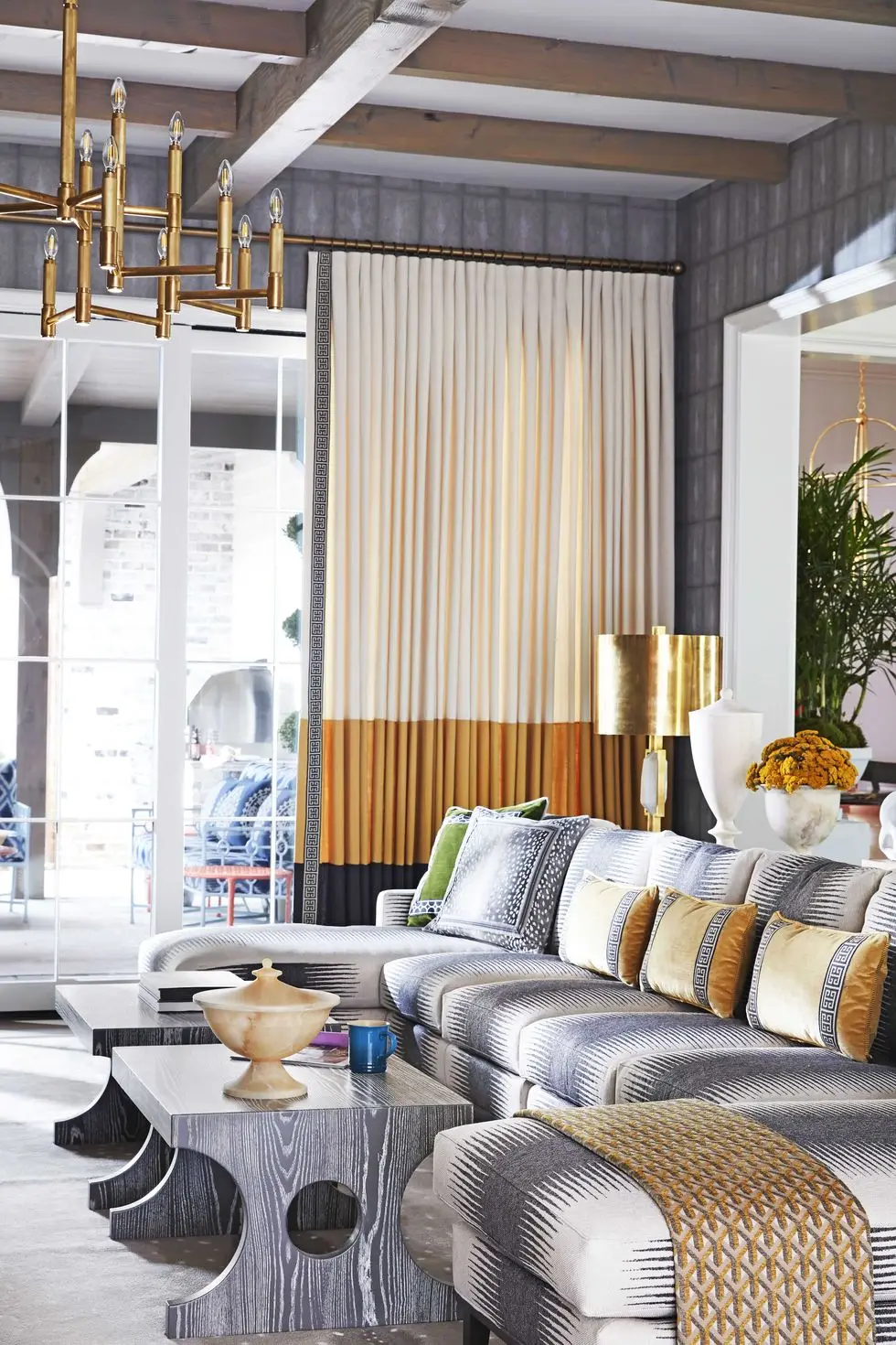 Living room, Room, Interior design, Furniture, Property, Home, Ceiling, Building, House, Coffee table, Living room, Room, Interior design, Furniture, Property, Home, Ceiling, Building, House, Coffee table,