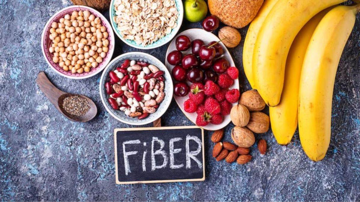 High Fiber Diet: फाइबर फूड्स सेहत के लिए फायदेमंद, लेकिन ज्यादा खाएंगे तो हो सकते हैं ये साइड इफेक्ट्स