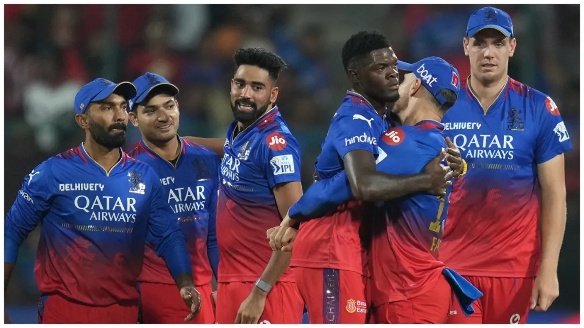 RCB की उड़ान:  नंबर 7 पर पहुंची टीम, प्लेऑफ में एंट्री के ये हैं समीकरण