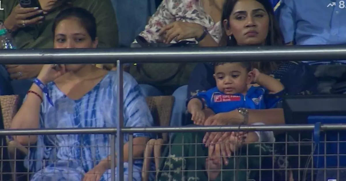 पिता को चीयर करने वानखेड़े स्टेडियम पहुंचा जसप्रीत बुमराह का बेटा, पहली बार दुनिया ने देखा चेहरा