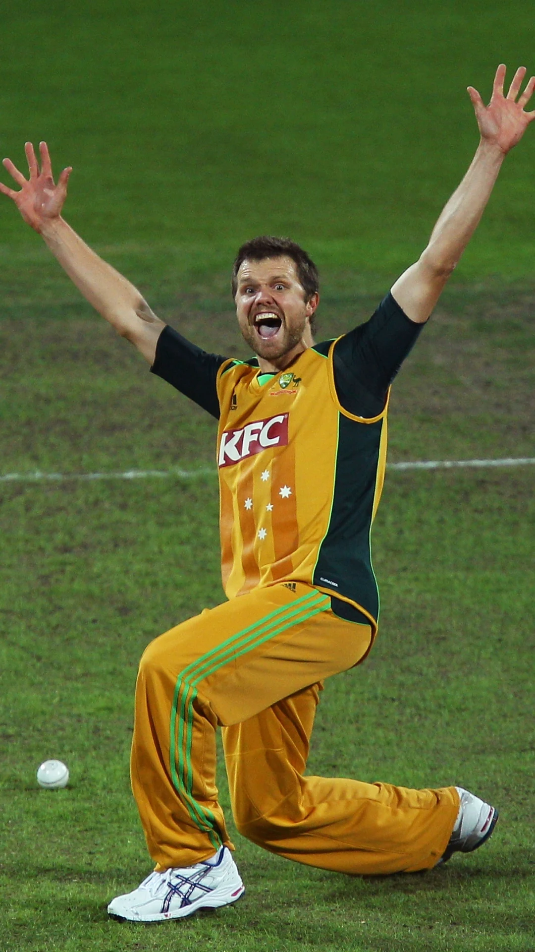 Dirk Nannes ने टी20 वर्ल्ड कप में दो देशों के लिए क्रिकेट खेला है। 