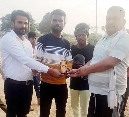 Cricket Tournament: Nagla Shahbad team won the match by 19 runs