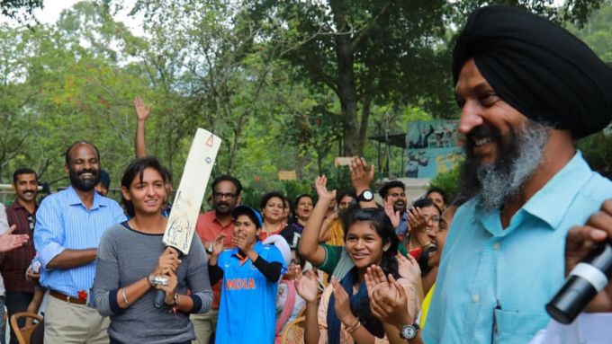 क्रिकेट की शेरनी हरमनप्रीत ने दहाड़ से दिया लोगों के तानों का जवाब, सबको अनदेखा कर पिता ने दिया साथ