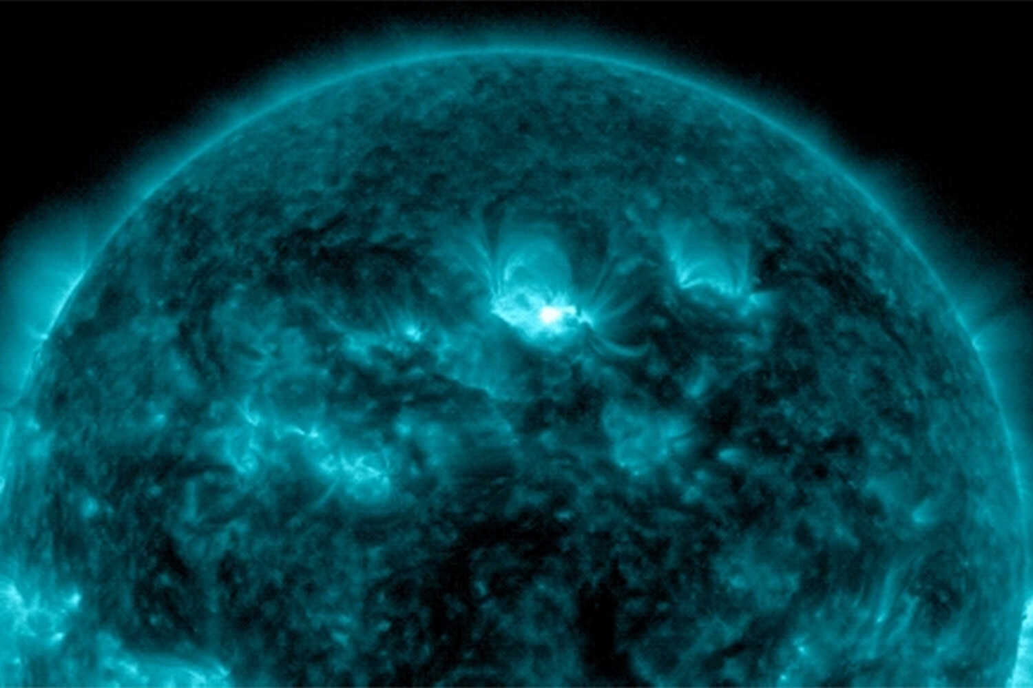 A Severe Solar Storm Is Hitting the Earth, and Auroras May Be Visible