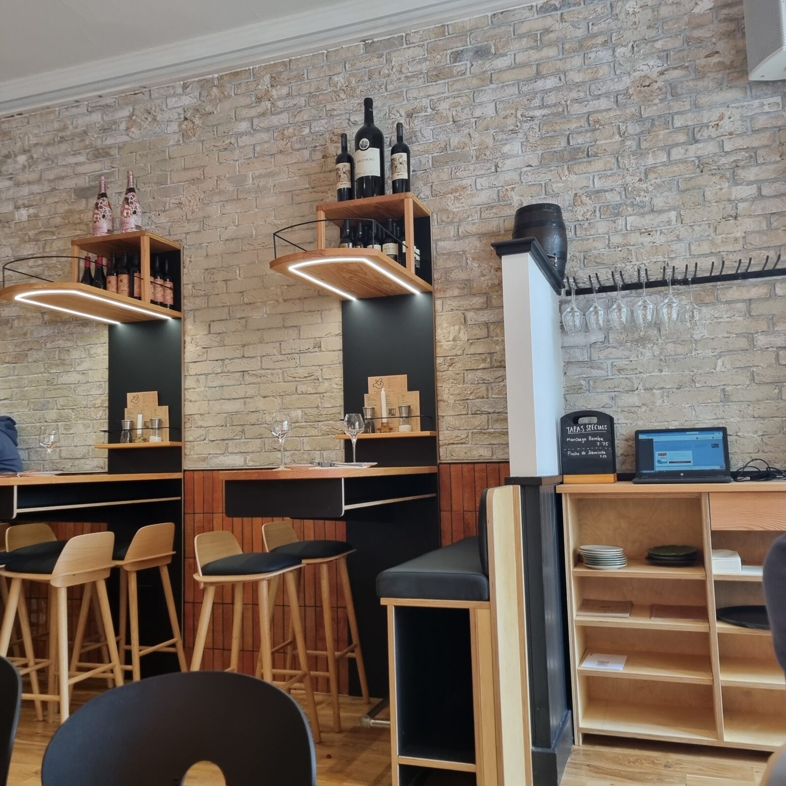 Piggs, Edinburgh, restaurant review – new Brunstfield wine bar from Spanish food family | Scotsman Food and Drink