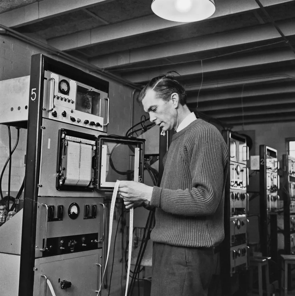 Astronomer Martin Ryle. Photo by Evening Standard/Hulton Archive/Getty Images)