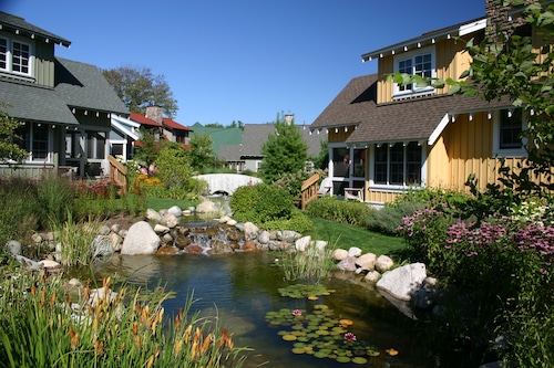Lovable Michigan Travel Deals: Memorial Weekend stays, wine happy hours