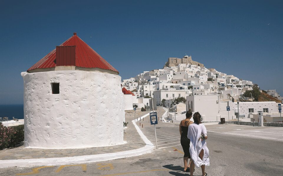 Greece ranks fourth among most desired destinations for intra-European travel, survey finds