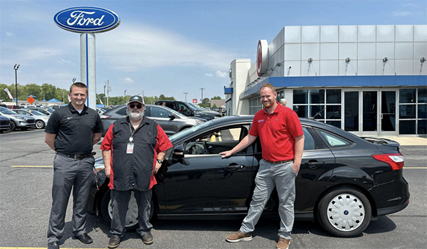 Campbell Lincoln Ford donates vehicle to Buchanan’s auto tech program